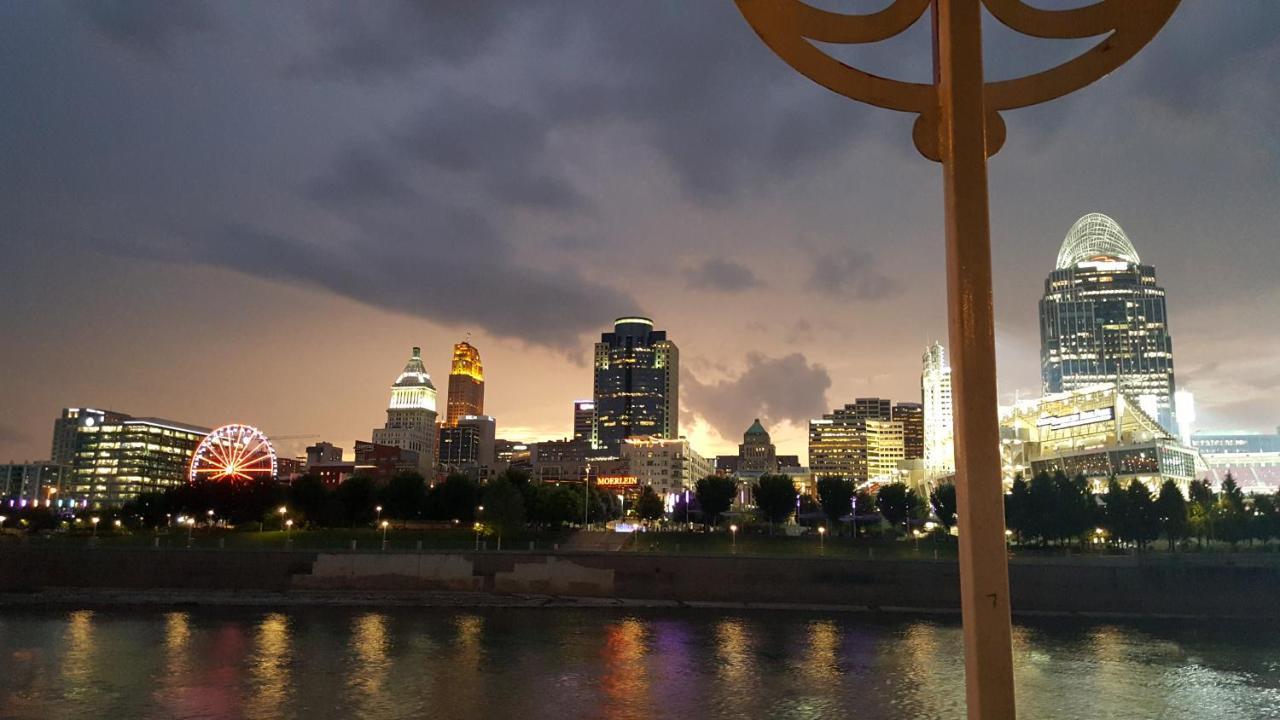 Holiday Inn Express & Suites Cincinnati Riverfront By Ihg Covington Esterno foto