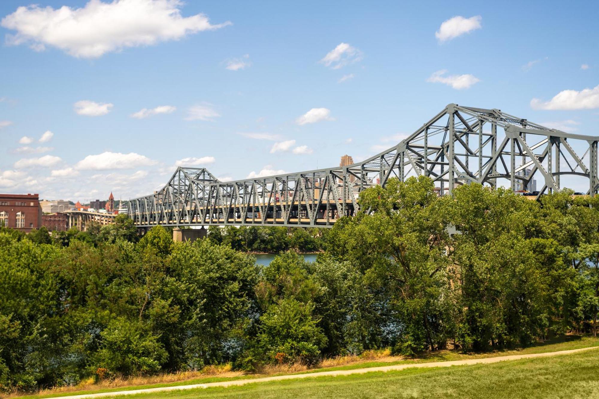 Holiday Inn Express & Suites Cincinnati Riverfront By Ihg Covington Esterno foto
